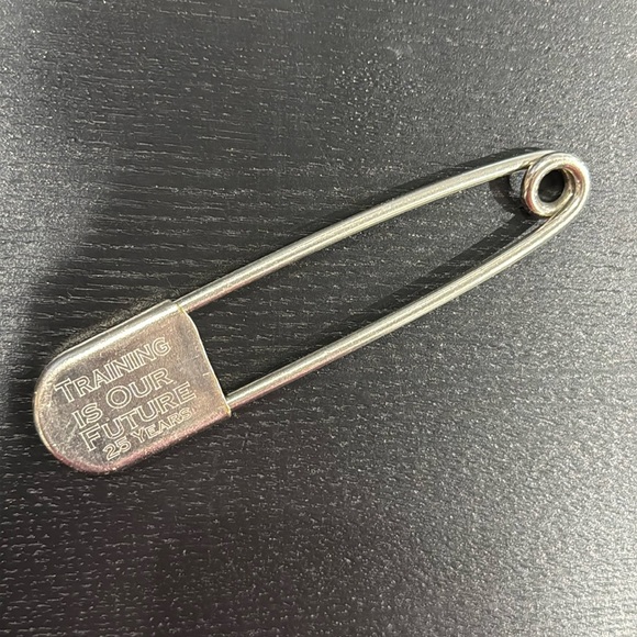 In-N-Out Apron Giant Safety Pin - 25 Year Anniversary - Picture 2 of 5